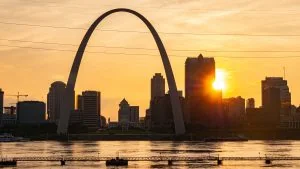 Saint Louis skyline with Gateway Arch at sunset – ST. LOUIS, USA – JUNE 19, 2019